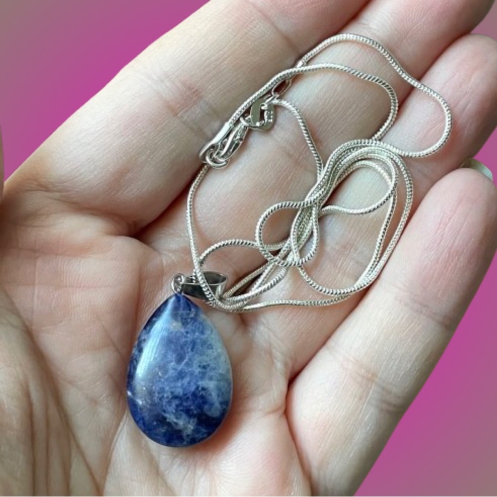 Vtg polished sodalite teardrop pendant stamped 925 sterling liquid silver chain